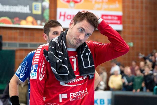 Minden, Deutschland 02.12.2018: 1. Handball Bundesliga - 2018 2019 - GWD Minden vs. VfL Gummersbach Torwart Carsten Lichtlein (Gummersbach) Minden Nordrhein-Westfalen Deutschland Kampa Halle *** Minden Germany 02 12 2018 1 Handball Bundesliga 2018 2019 GWD Minden vs. VfL Gummersbach Goalkeeper Carsten Lichtlein Gummersbach Minden North Rhine-Westphalia Germany Kampa Halle