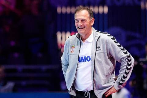 181202 Zivojin Maksic, head coach of Serbia during the EHF European Women?s Handball Championship match between Sweden and Serbia on December 2, 2018 in Nantes. Photo: Ludvig Thunman BILDBYRAN kod LT 35559  Copyright: LUDVIGxTHUNMAN BB181202LT063