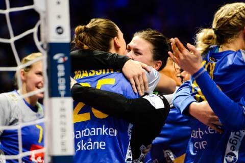 181202 goalkeeper Filippa Idehn of Sweden celebrates after the EHF European WomenÕs Handball Championship match between Sweden and Serbia on December 2, 2018 in Nantes. Photo: Ludvig Thunman BILDBYRN kod LT 35559  Copyright: LUDVIGxTHUNMAN BB181202LT080