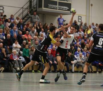 02 12 2018 xmgx Handball 3 League HSG Hanau HSC 2000 Coburg II v l Andreas Wolf Coburg Marc Strohl Hanau Nikola Franke Coburg Hanau Hessen Germany DEU