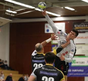02 12 2018 xmgx Handball 3 League HSG Hanau HSC 2000 Coburg II v l Jonathan Rivera Coburg Max Bergold Hanau Hanau Hessen Germany DEU
