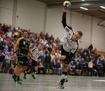 02 12 2018 xmgx Handball 3 League HSG Hanau HSC 2000 Coburg II v l Jannik Ruppert Hanau Hanau Hessen Germany DEU