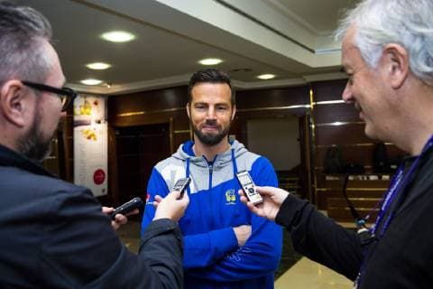 181203 Henrik Signell, head coach of Sweden is interviewed by the media during a press meeting with the national team Nationalteam of Sweden during the EHF European WomenÕs Handball Championship on December 3, 2018 in Nantes. Photo: Ludvig Thunman BILDBYRN kod LT 35560  Copyright: LUDVIGxTHUNMAN BB181203LT005