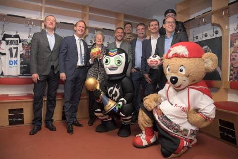 Handball WM 2019 Handball is coming home Mascot Oliver Lücke Stefan Löcher Dr Ahnes Klein Lukas Podolski Carsten Lichtlein Heiner Brand henning Fritz Janus Fröhlich Mark Schober Press Conference WM Kabine 03 12 2018 Lanxessarena Köln