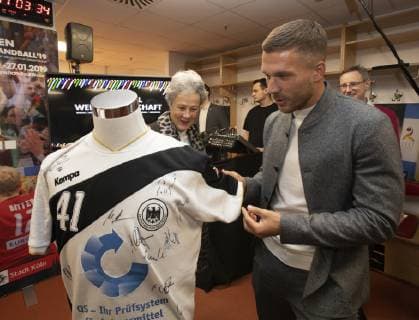 Press Conference Handball WM 2019 Cabin Lanxess Arena Cologne Germany Date 03 12 2018 Rear Dr Agnes Klein Front Lukas Podolski