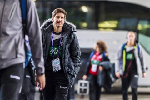 Handball Women European Championship Germany Romania Preliminary Round Group D 2 Matchday in the Brest Arena Ina Grossmann Germany Thuringer HC on arrival Brest Arena Brest France