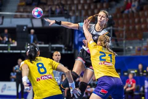 Handball Women European Championship Germany Romania Preliminary Round Group D 2 Matchday in the Brest Arena v li Cristina Georgiana Neagu Romania Xenia Smits Germany Metz Crina Elena Pintea Romania Brest Arena Brest France