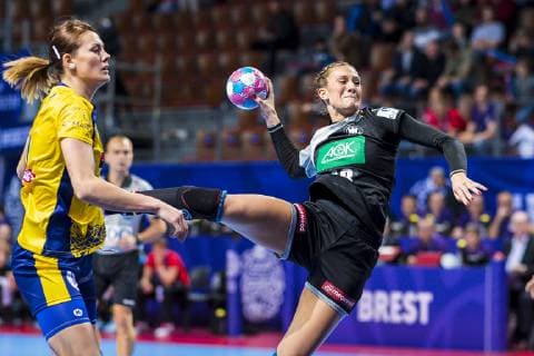 Handball Women European Championship Germany Romania Preliminary Round Group D 2 Matchday at Brest Arena Julia Behnke Germany Metzingen Brest Arena Brest France
