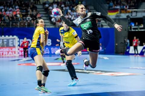 181203 Julia Behnke of Germany during the EHF European Women?s Handball Championship match between Germany and Romania on December 3, 2018 in Brest. Photo: Fredrik Varfjell BILDBYRAN kod FV 150171  Copyright: FREDRIKxVARFJELL BB181203FV035