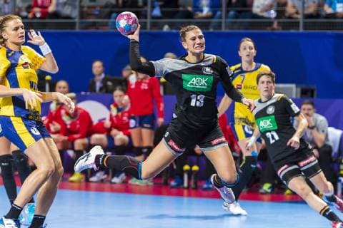 Handball Women European Championship Germany Romania Preliminary Round Group D 2 Matchday at Brest Arena Julia Behnke Germany Metzingen Brest Arena Brest France