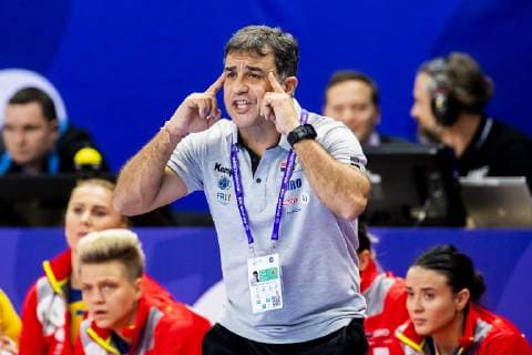 181203 Ambros Martin, head coach of Romania, during the EHF European Women?s Handball Championship match between Germany and Romania on December 3, 2018 in Brest. Photo: Fredrik Varfjell BILDBYRAN kod FV 150171  Copyright: FREDRIKxVARFJELL BB181203FV047