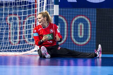 Handball women European Championship Germany Romania preliminary round group D 2 matchday at Brest Arena goalkeeper Dinah Eckerle Germany SG BBM Bietigheim dissatisfied disappointed disappointed down frustrated Brest Arena Brest France
