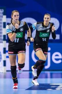 Handball Women European Championship Germany Romania Preliminary Round Group D 2 Matchday in the Brest Arena v li Xenia Smits Germany Metz Julia Behnke Germany Metzingen Brest Arena Brest France