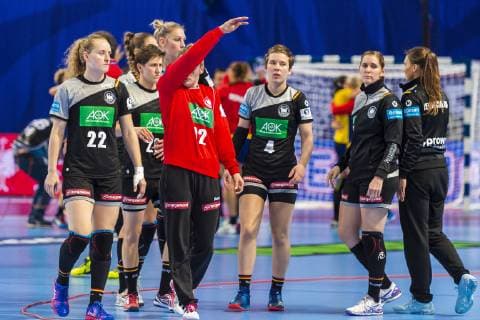 handball women europe germany Romania preliminary round group D 2 matchday in the brest arena the team of germany after the defeat dissatisfied disappointed disappointed defeated frustrated frustrated brest arena brest france