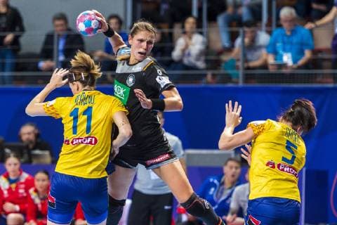 Handball Women European Championship Germany Romania Preliminary Round Group D 2 Matchday in the Brest Arena v li Gabriela Perianu Romania Xenia Smits Germany Metz Melinda Anamaria Violinist Romania Brest Arena Brest France