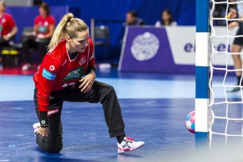 Handball Women European Championship Germany Romania Preliminary Round Group D 2 Matchday in the Brest Arena Torhueterin Dinah Eckerle Germany SG BBM Bietigheim Brest Arena Brest France
