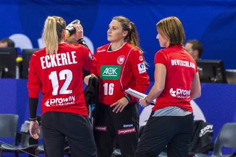 Handball Women European Championship Germany Romania Preliminary Round Group D 2 Matchday in the Brest Arena v li Torhueterin Dinah Eckerle Germany SG BBM Bietigheim Torhueterin Isabell Roch Germany Metzingen Brest Arena Brest France