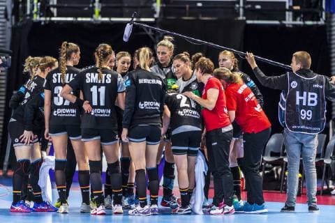 Handball Women European Championship Germany Romania Preliminary Round Group D 2 Matchday in the Brest Arena the team of Germany in the time-out Brest Arena Brest France