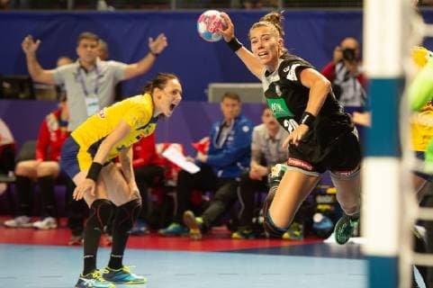 left 5 Melinda Geiger Romania 20 right Emily Bölk Germany Germany vs. Romania European Championship Handball Women 03 12 2018 Germany vs. Romania European Championship Handball Women 03 12 2018 Brest Copyright: xEIBNER Michael_Schmidtx EP_MST