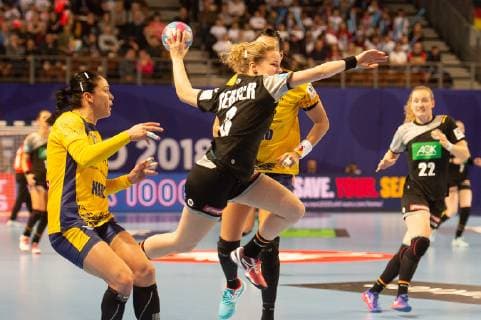 left 15 Valentina Ardean Elisei Romania front 3 Amelie Berger Germany Germany vs Romania European Championship Handball Women 03 12 2018 Germany vs Romania European Championship Handball Women 03 12 2018 Brest Copyright: xEIBNER Michael_Schmidtx EP_MST