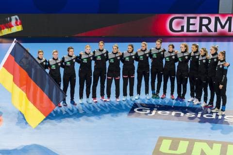 Handball Women European Championship Germany Romania Preliminary Round Group D 2 Matchday in the Brest Arena the Team of Germany at the National Anthem Brest Arena Brest France