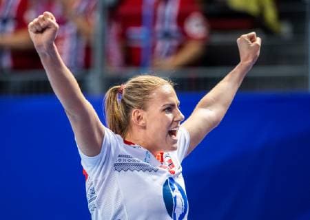 Handball, EM Damen, Norwegen - Tschechien 181203 Emilie Hegh Arntzen of Norway celebrates during the EHF European Women?s Handball Championship match between Czech Republic and Norway on December 3, 2018 in Brest. Photo: Fredrik Varfjell BILDBYRAN kod FV 150172  Copyright: FREDRIKxVARFJELL BB181203FV101
