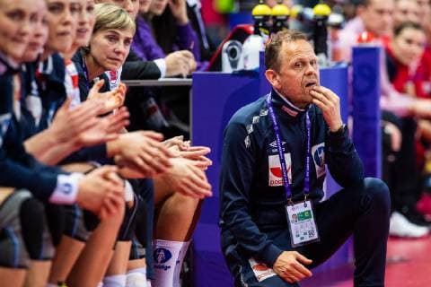 Handball, EM Damen, Norwegen - Tschechien 181203 Thorir Hergeirsson, head coach of Norway, during the EHF European Women?s Handball Championship match between Czech Republic and Norway on December 3, 2018 in Brest. Photo: Fredrik Varfjell BILDBYRAN kod FV 150172  Copyright: FREDRIKxVARFJELL BB181203FV108