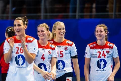 181203 Marta Tomac, Veronica Kristiansen, Linn Jorum Sulland and Sanna Solberg of Norway celebrate after the EHF European Women?s Handball Championship match between Czech Republic and Norway on December 3, 2018 in Brest. Photo: Fredrik Varfjell BILDBYRAN kod FV 150172  Copyright: FREDRIKxVARFJELL BB181203FV111