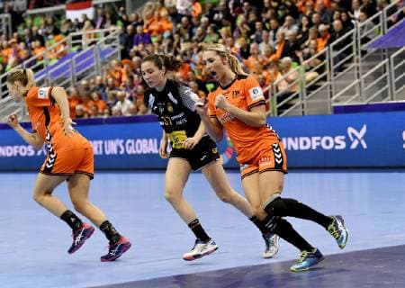 03-12-2018 HANDBAL: 13TH WOMENS EUROPEAN HANDBALL CHAMPIONSHIP: NEDERLAND-SPANJE: MONTBELIARD Kelly Dulfer (NED) blij na score Foto: SCS Soenar Chamid xVIxVIxImagesx xSoenarxChamidxsportfotografiexIVx 12976430