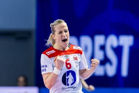 181203 Heidi Loke of Norway celebrates during the EHF European Women?s Handball Championship match between Czech Republic and Norway on December 3, 2018 in Brest. Photo: Fredrik Varfjell BILDBYRAN kod FV 150172  Copyright: FREDRIKxVARFJELL BB181203FV123