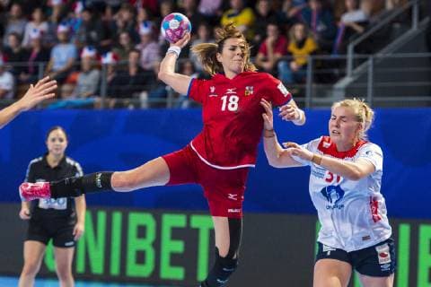 Handball Women European Championship Czech Republic vs Norway Preliminary Round Group D 2 Matchday at the Brest Arena Iveta Luzumova Czech Republic Thuringia HC Vilde Mortensen Ingstad Norway Brest Arena Brest France