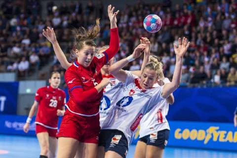 Handball Women European Championship Czech Republic vs Norway Preliminary round Group D 2 Matchday in the Brest Arena v li Sara Kovarova Czech Republic Heidi Loke Norway Brest Arena Brest France