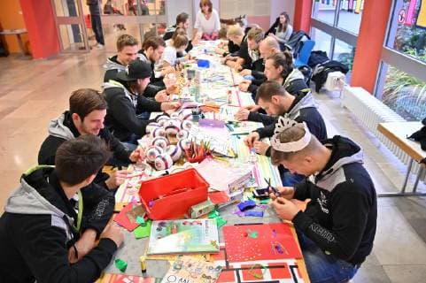 04 12 2018 Handball 1 Bundesliga Season 2018 2019 HC Erlangen HCE Hobby lesson in Childrens Hospital Erlangen HMI