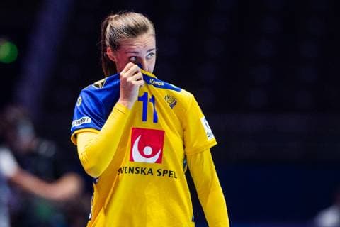181204 Daniela Gustin of Sweden looks dejected during the EHF European Women?s Handball Championship match between Sweden and Poland on Dec 4, 2018 in Nantes. Photo: Ludvig Thunman BILDBYRAN kod LT 35562  Copyright: LUDVIGxTHUNMAN BB181204LT019