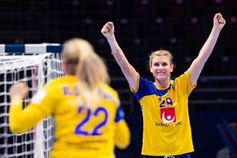 181204 Jenny Alm of Sweden celebrates during the EHF European Women?s Handball Championship match between Sweden and Poland on Dec 4, 2018 in Nantes. Photo: Ludvig Thunman BILDBYRAN kod LT 35562  Copyright: LUDVIGxTHUNMAN BB181204LT036