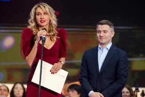 MOSCOW, RUSSIA â€“ DECEMBER 4, 2018: Five-time Olympic synchronized swimming Synchronschwimmen champion Natalya Ishchenko (L) and sports commentator Vladimir Stogniyenko a ceremony to present the 2018 Russian national prize at the office of the Ministry of Sport of Russia. Vladimir Gerdo TASS  TS099CC7