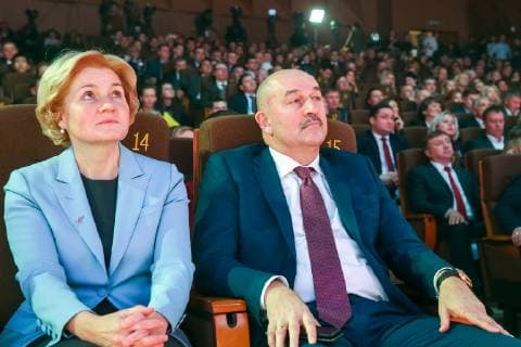 MOSCOW, RUSSIA â€“ DECEMBER 4, 2018: Russia s Deputy Prime Minister Olga Golodets (L) and Russian national football team head coach Stanislav Cherchesov at a ceremony to present the 2018 Russian national prize at the office of the Ministry of Sport of Russia. Vladimir Gerdo TASS  TS099CDA