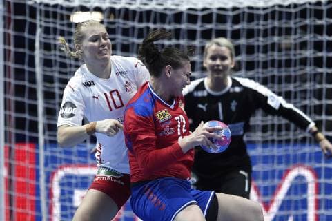 Danmarks Kathrine Heindahl (10). EM kvindehaandbold Danmark - Serbien i Nantes, Frankrig, tirsdag den 4 december 2018. , Denmark  Copyright: LiselottexSabroex spdk20181204-214528-L