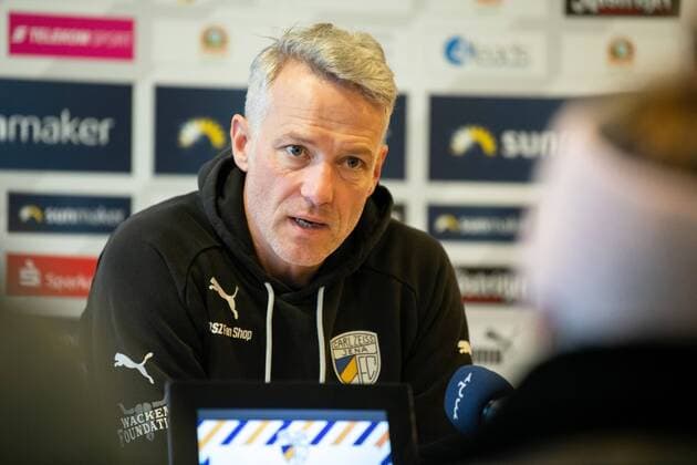Press conference FC Carl Zeiss Jena on 5 12 2018 before the match of the 17 game day against SV Meppen coach Mark Zimmermann Jena Portrait Ernst Abbe Sportfeld