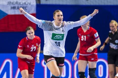 Handball Women European Championship Germany Czech Republic Preliminary Round Group D 3 Matchday in the Brest Arena Julia Behnke Germany Metzingen Brest Arena Brest France