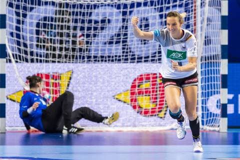 Handball Women European Championship Germany Czech Republic Preliminary Round Group D 3 Matchday in the Brest Arena v li Lucie Satrapova Czech Republic Angie Geschke Germany Oldenburg Jubel Freude Emotion Brest Arena Brest France