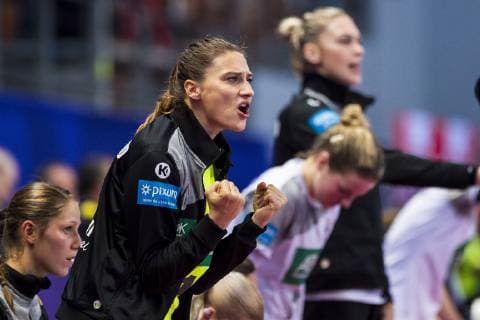 Handball Women European Championship Germany Czech Republic preliminary round Group D 3 Matchday in the Brest Arena Goalkeeper Isabell Roch Germany Metzingen cheering joy emotion Brest Arena Brest France