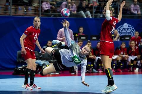 181205 Veronika Mala of Czech Republic Meike Schmelzer of Germany and Kamila Kordovska of Czech Republic during the EHF European Women?s Handball Championship match between Germany and Czech Republic on December 5 2018 in Brest Photo Fredrik Varfjell BILDBYRAN kod FV 150175  Copyright: FREDRIKxVARFJELL BB181205FV026