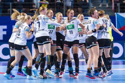 handball women european championship germany czech republic preliminary round group D 3 matchday in brest arena team of germany final cheer final cheer emotion joy brest arena brest france