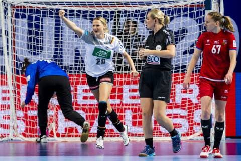 181205 Franziska Müller of Germany celebrates during the EHF European Women?s Handball Championship match between Germany and Czech Republic on December 5 2018 in Brest Photo Fredrik Varfjell BILDBYRAN kod FV 150175  Copyright: FREDRIKxVARFJELL BB181205FV029