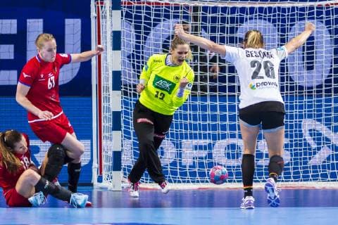 Handball Women European Championship Germany Czech Republic Preliminary Round Group D 3 Matchday in the Brest Arena v li Veronika Mala Czech Republic Goalkeeper Dinah Eckerle Germany SG BBM Bietigheim Angie Geschke Germany Oldenburg Brest Arena Brest France
