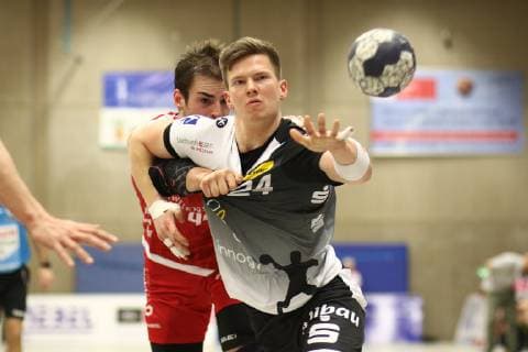 Thomas Rink Ferndorf in duel with Carsten Ridder Essen TuS Ferndorf vs TuSEM Essen Handball 2 Bundesliga 05 12 2018 TuS Ferndorf vs TuSEM Essen Handball 2 Bundesliga 05 12 2018 Kreuztal Copyright: xEIBNER RenexWeissx EP_RWS