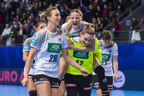 Handball Women European Championship Germany Czech Republic Preliminary Round Group D 3 Matchday in the Brest Arena v Angie Geschke Germany Oldenburg Franziska Müller Mueller Germany Blomberg Torhueterin Dinah Eckerle Germany SG BBM Bietigheim Brest Arena Brest France