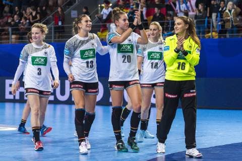 Handball Women European Championship Germany Czech Republic Preliminary Round Group D 3 Matchday in the Brest Arena v li Amelie Berger Germany Leverkusen Julia Behnke Germany Metzingen Emily Boelk Bölk Germany Thueringer HC Mia Zschoke Germany Leverkusen Goalkeeper Isabell Roch Germany Metzingen Brest Arena Brest France