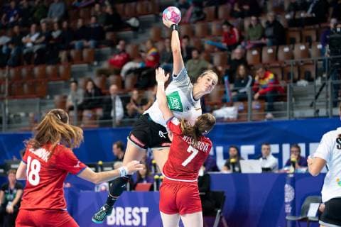middle back 20 Emily Bölk Germany middle back 7 Helena RyÅ¡ankova Czech Republic Germany vs Czech Republic European Championship Handball Women 05 12 2018 Germany vs Czech Republic European Championship Handball Women 05 12 2018 Brest Copyright: xEIBNER Michael_Schmidtx EP_MST